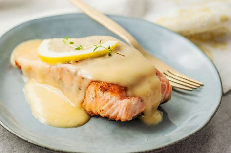 Lemon Beurre Blanc Sauce, Beurre Blanc Sauce Recipe, French Sauces, Bearnaise Sauce, Lemon Butter Sauce, Gravy Sauce, Grilled Salmon, Butter Sauce, Fish Sauce