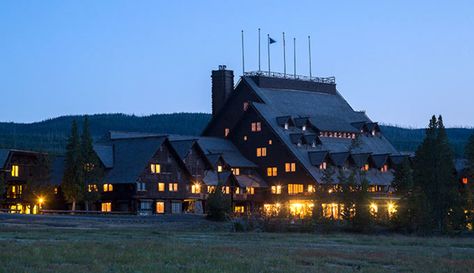 Old Faithful Inn in Yellowstone National Park. Stay at one of the most famous places in Yellowstone next to a geyser. Seven stories high, it's predominant feature is its gabled, shingled roof. Old Faithful Inn, Yellowstone Road Trip, Things To Do In Yellowstone, Shingled Roof, Yellowstone Map, Travel Wyoming, National Park Lodges, Yellowstone Vacation, Lamar Valley