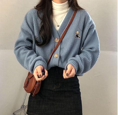 Freezing Winter Outfits, Cardigan Outfit Korean, Winter Outfits Cold Freezing, School Outfits Ideas, Winter Outfits Korean, Outfit Ideas Everyday, Outfit Ideas For School, Outfit Ideas Winter, Outfits Cold