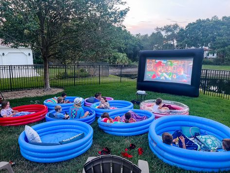 Movie Night Seating, Diy Backyard Movie, Backyard Movie Night Party, Diy Backyard Movie Night, Birthday Movie Night, Summer Movie Night, Pool Movie, Outdoor Movie Party, Outside Movie