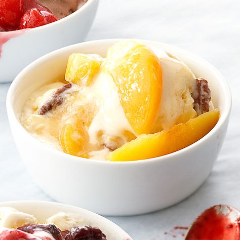 Healthy Peach Recipes, Bourbon Ice Cream, Peach Bourbon, Ice Cream Sauce, Cream Sauce Recipe, Butter Pecan Ice Cream, Peach Recipes, Pecan Ice Cream, Peach Ice Cream