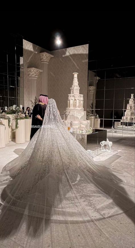 Saudi Arabia Wedding Dress, Wedding Saudi Arabia, Arab Wedding Aesthetic, Emirati Wedding, Khaleeji Wedding, Saudi Arabia Wedding, Wedding Arab, Arab Wedding Dress, Arab Lifestyle