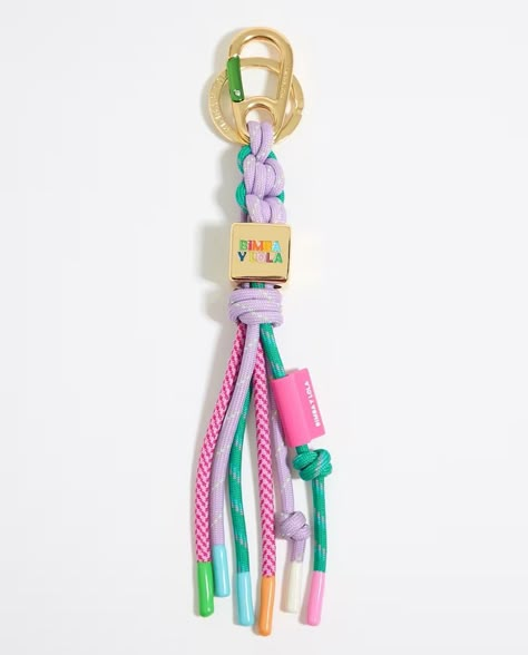 Bimba Y Lola Keychain, Macrame Bag Charm, Business Keychain, Diy Bag Charm, Bag Styling, Diy Keyring, Paracord Accessories, Diy Projects To Make And Sell, Pola Macrame