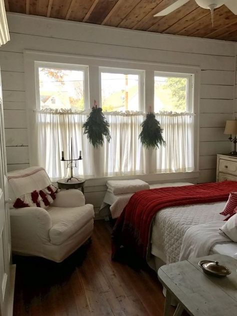 50+ Cozy & Festive Christmas Bedroom Decorations To Keep Up All Holiday Season - Hike n Dip Farmhouse Living Room Curtains, Half Window Curtains, Half Curtains, Modern Farmhouse Living, Window Treatments Living Room, Christmas Decorations Bedroom, Modern Farmhouse Living Room, Cottage Ideas, Farmhouse Living Room