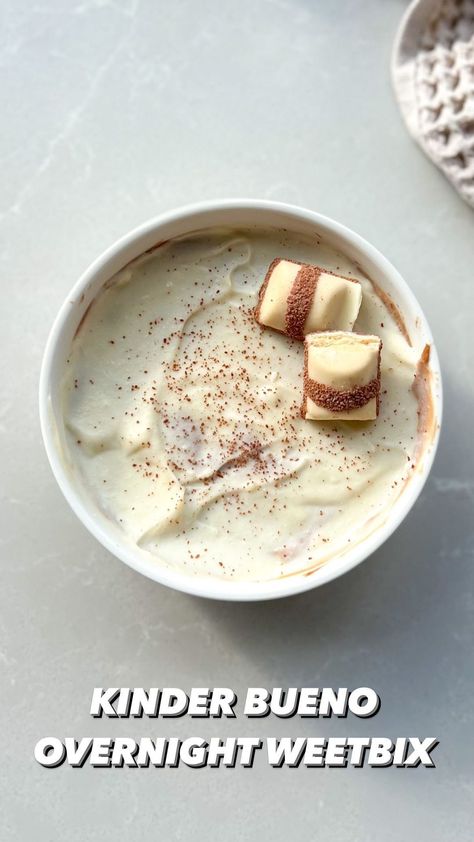 noashealthyeats on Instagram: KINDER BUENO OVERNIGHT WEETBIX Only 316 calories & 28g protein Ok so i shared this on my tiktok last week and it went viral, I was worried… Healthy Brekkie, Weetabix Recipes, Vegan Yoghurt, Cholesterol Friendly Recipes, Overnight Breakfast Recipes, Protein Overnight Oats, Be More Present, Protein Baking, Overnight Breakfast