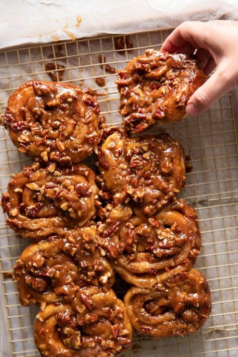 Homemade Pecan Rolls, Pecan Sweet Rolls, Cinnamon Rolls Pecan, Caramel Pecan Cinnamon Rolls, Caramel Pecan Rolls, Pecan Breakfast, Caramel Cinnamon Rolls, Sweet Rolls Recipe, Pecan Cupcakes