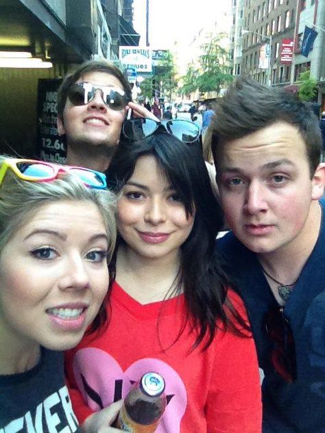 The iCarly gang in New York I Carly, Icarly Cast, Jerry Trainor, Carly Shay, Freddie Benson, Icarly And Victorious, Nathan Kress, Victorious Cast, Drake And Josh