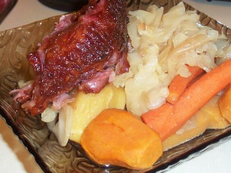 This is a very basic recipe I am posting by request; it is one of my familys favorites. Cottage Roll Recipe, Cottage Ham, Cottage Roll, Boiled Dinner, Main Course Meals, Cabbage Recipe, Paleo Crockpot, Recipes Pork, Meat Dinners