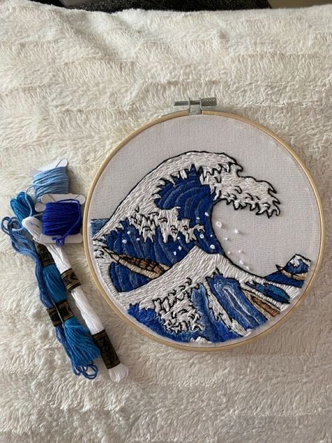 Koi Embroidery Patterns, Koi Embroidery, Embroidery Lessons, Diy Embroidery Designs, The Great Wave, Oversized Hoodies, Great Wave Off Kanagawa, Handmade Embroidery Designs, Embroidered Art