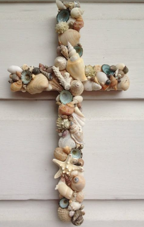 . Beach Wedding Cross Altar, Diy Beachy Room Decor, Sea Shell Cross, Cross Altar, Seashell Cross, Couples Home, Seashell Art Diy, Shell Cross, Sea Shells Diy