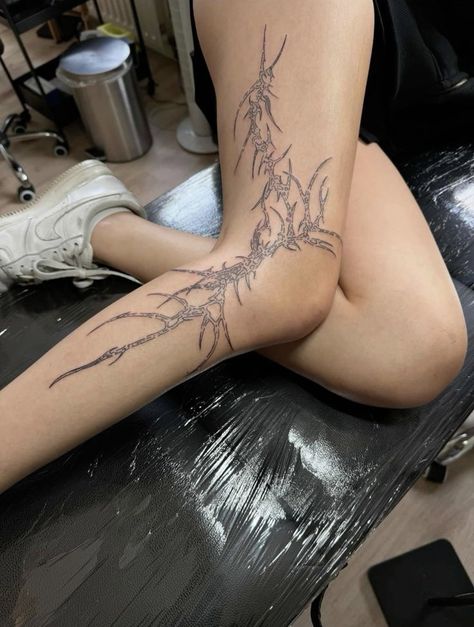 Cybersigilism Leg Tattoo, Cybersigilism Tattoo Leg, Tattoo Ideas For Women Arm, Tattoo Linework, Wrap Tattoo, Tattoo Leg, Leg Sleeve Tattoo, Knee Tattoo, Leg Tattoo