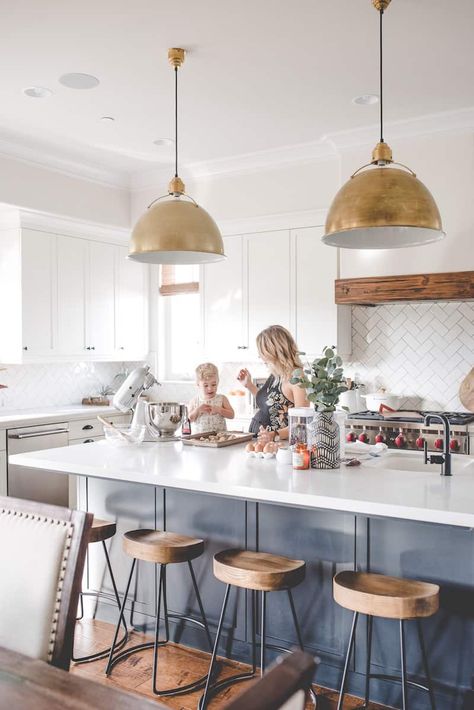 White kitchen with painted blue island and gold dome pendants. Dapur Skandinavia, Kitchen Blue, New House Kitchen, Gold Pendants, Scandinavian Kitchen, Kitchen Pendants, Blue Island, Kitchen Pendant Lighting, Kitchen Island Lighting