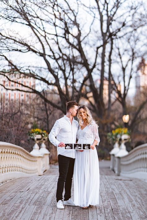 Pregnancy Photos Couples, Pregnancy Announcement Photos, Baby Announcement Photos, New York Travel, Pregnancy Shoot, Maternity Pictures, Central Park, Pregnancy Photos, Pregnancy Announcement