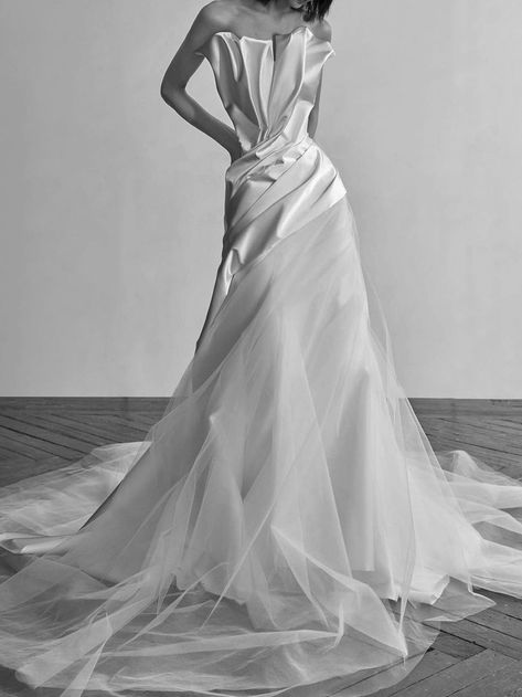 corset wedding dress Avantgarde Wedding Dress, Deconstructed Wedding Dress, Wedding Dress Shapes Guide, Structural Wedding Dress, Sculptural Wedding Dress, Avant Garde Bridal, Avant Garde Wedding Dress, Sculpture Dress, Corset Wedding Dresses