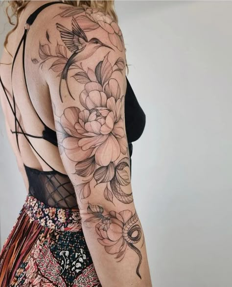 Floral Big Tattoo, Floral Tattoo Design Shoulder, Angel Wings Tattoo Sleeve, Feminine Tattoos Sleeve Colorful, Three Quarter Sleeve Tattoo, Bird Arm Tattoo, Mixed Style Tattoo Sleeve, Half Sleeve Tattoo Upper Arm, Floral Arm Tattoo