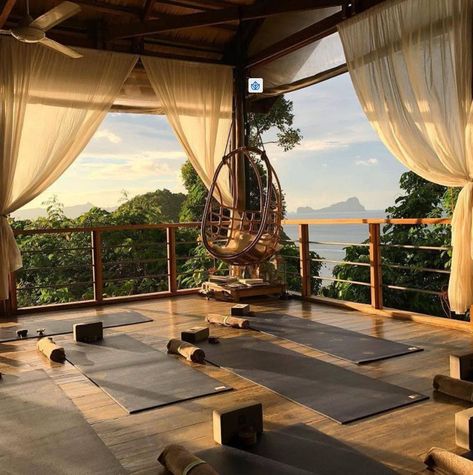 Yoga Garden Space, Zen Yoga Studio, Yoga Garden, Yoga Place, Yoga Shala, Meditation Studio, Yoga Studio Design, Meditation Rooms, Retreat House