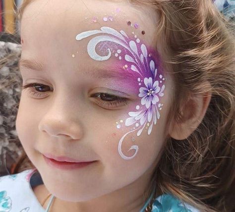 Flower Crown Face Paint, Cute Simple Face Paint Ideas, Rapunzel Face Paint, Spring Face Paint, Barbie Face Paint, Face Painting Designs Creative, Flowers Face Paint, Purple Face Paint, Face Painting Aesthetic