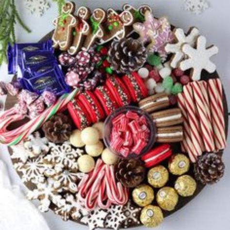 Holiday Platters, Dessert Platter, Christmas Entertaining, Christmas Brunch, Christmas Sweets, Xmas Food, Snacks Für Party, Christmas Party Food, Christmas Snacks