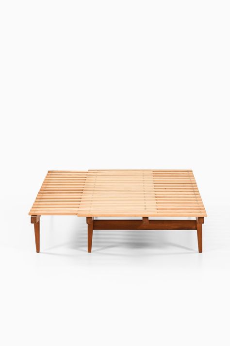 Ib Hylander daybed by Søren Horn at Studio Schalling Mid Century Sofa Bed, Daybed Bench, Bench Bed, Boat Interior Design, Diy Daybed, Daybed Design, Convertible Bed, Barn Interior, Minimalist Sofa