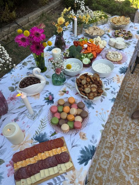 Fairy Dinner Party Food, Garden Party Foods, Summer Garden Party Food, Garden Party Snacks, Garden Party Desserts, Garden Party Food Ideas, Garden Party Food, Garden Breakfast, Breakfast Brunch Party