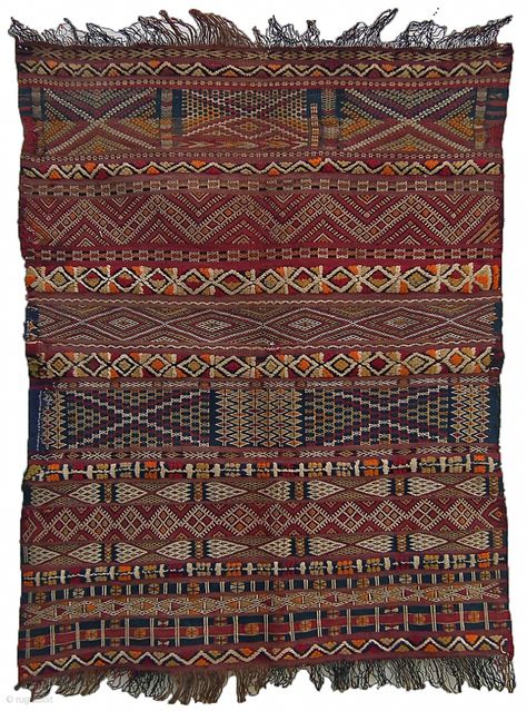 morocco ~ zemmour, berber people, middle atlas ~ cushion cover, wool,  ca 1900-1910 ~ Moroccan Theme, African Textiles, Style Deco, Moroccan Carpets, Patterned Carpet, Contemporary Ceramics, Carpet Runner, Linoleum, Rugs And Carpet