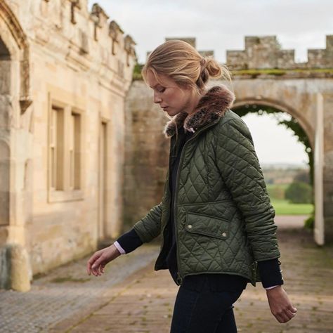 Barbour Jacket Women Outfit, Barbour Jacket Women, Barbour Clothing, Country Outfits Women, Jacket Outfit Women, Barbour Jacket, Hunting Jackets, Luxury Women Fashion, Quilted Coat