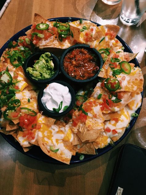 Cctaylor456 Food Goals, Comfort Foods, Food Obsession, Tortilla Chips, Pretty Food, Food Cravings, Nachos, I Love Food, Amazing Food