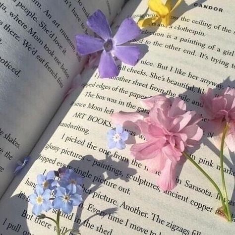 Iris Aesthetic, Summer Book List, Leave Art, Summer Book, Mom Fall, Grandma Fashion, Flowers Summer, Cottagecore Aesthetic, Book List