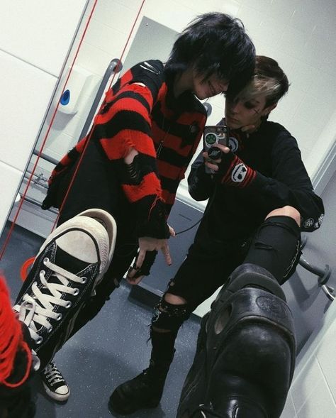 Emo Boy Outfit, Emo Boy Outfits, Alt Boys, Emo Goth Outfits, Alt Boy, Scene Punk, Emo Men, Alt Outfits, Emo Guys