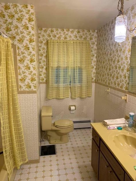 70s Bathroom Aesthetic, Bathroom 70s, Groovy Bathroom, 1960s Bathroom, 80s Bathroom, Cozy House Ideas, 70s Bathroom, 1950s Bathroom, Dream Home Aesthetic