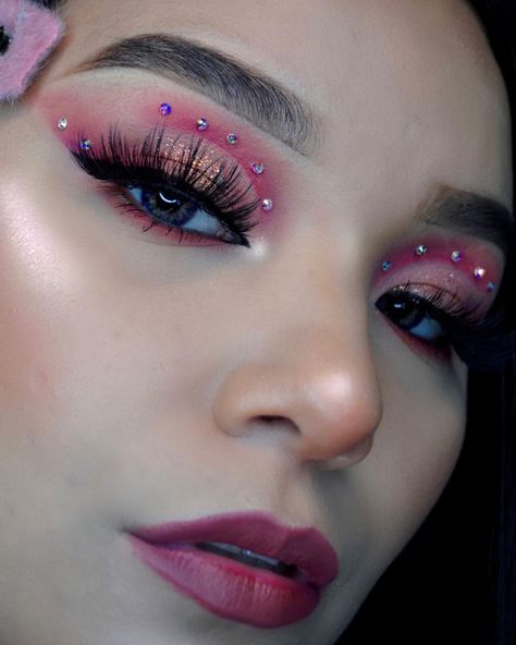 Bichota Makeup, Gem Makeup, Artsy Makeup, Makeup Ojos, Concert Makeup, Makeup Pictorial, Rave Makeup, Birthday Makeup, Valentines Makeup