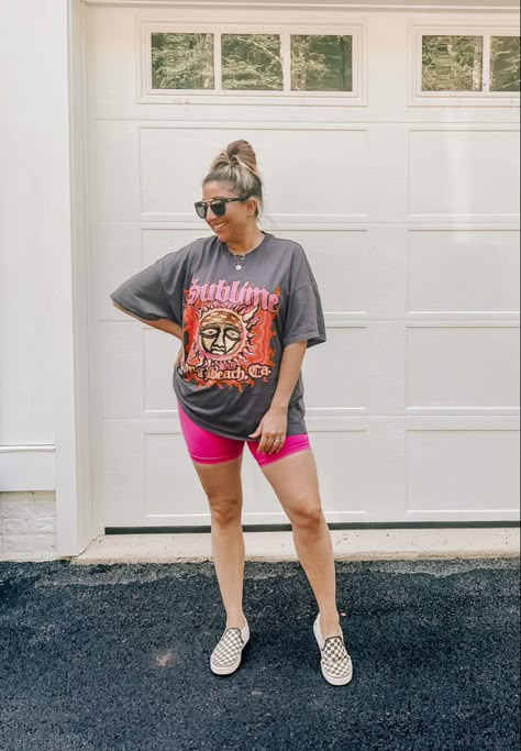 Tee Shirt And Biker Shorts Outfit, Colorful Bike Shorts Outfit, Band Tee And Biker Shorts, Oversized Tee With Biker Shorts, Biker Shorts And Graphic Tee Outfit, Large Shirt Biker Shorts Outfit, Plus Size Graphic Tee Outfit Summer, Colored Biker Shorts Outfit, Colorful Biker Shorts Outfit