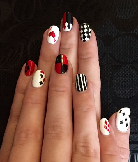 Poker-ish Nails Card Suit Nails, Cards Nails Design, Card Nail Designs, Poker Nails Design, Queen Of Hearts Nails Designs, Anime Nails Ideas, Playing Card Nails, Egirl Nails, Poker Nails