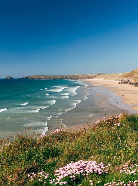 These Are The UK’s Most Stunning Beaches, According To Tripadvisor+#refinery29uk Beach Town Aesthetic, Small Beach Town, Town Aesthetic, Cornish Beaches, Cornwall Beaches, Uk Beaches, British Seaside, West Bay, Farm Cottage