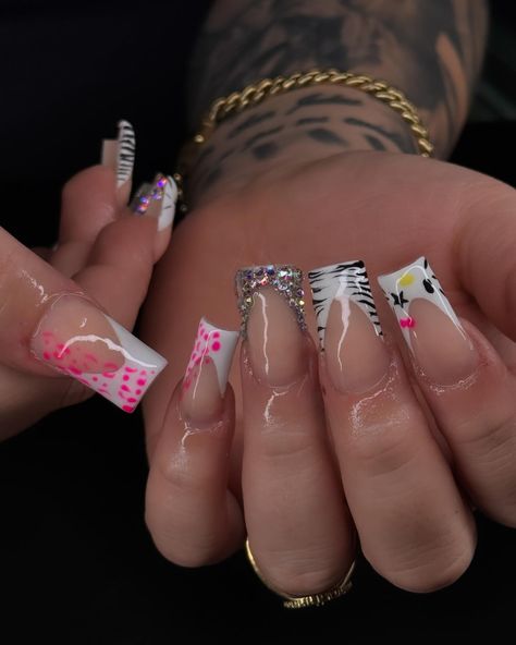 𝐇𝐞𝐥𝐥𝐨 𝐤𝐢𝐭𝐭𝐲 𝐅𝐮𝐥𝐥𝐬𝐞𝐭 ⭐️🐆🎀 ~ ~ ~ 𝐇𝐚𝐬𝐡𝐭𝐚𝐠𝐬 #explore #explorepage #nails #nailinspo #nailaddict #nailjunkie #longnails #shortnails #mediumnails #nailtech #nailart #florida #floridanailtech #hellokitty #hellokittynails #hellokittyandfriends #kuromi #pinknails #whitenails #ducknails #frenchtipnails #birthdaynails #birthday #halloween Hello Kitty Acrylic Nail Designs, Hello Kitty And Spiderman Nails, Duck Nails Hello Kitty, Hello Kitty Nails Black, Hello Kitty Nails Short, Hello Kitty Nail Designs, Nails Hello Kitty, Kitty Nails, Duck Nails