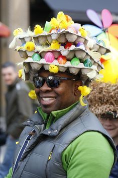 Diy Easter Costume, Easter Egg Bonnet Ideas, New York Easter Bonnet Parade, Easter Hat Parade, Easter Bonnets, Easter Costume, Easter Hat, Crazy Hat Day, Silly Hats