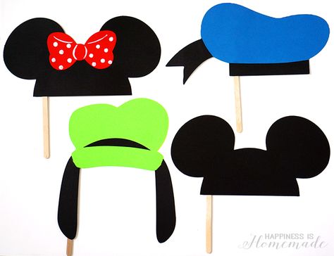 #DisneyKids Preschool Playdate & Photo Booth - Happiness is Homemade Disney Photo Booth Props, Friends Photo Booth, Princess Photo Booth, Photo Booth Props Free, Mickey Mouse Birthday Decorations, Mickey Mouse Bday, Fiesta Mickey Mouse, Mickey Mouse Clubhouse Birthday Party, Mickey Mouse Clubhouse Party