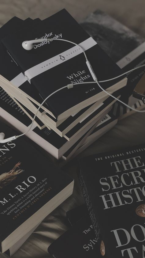 Dark Book Astethic, Classic Books Aesthetic Wallpaper, Dark Academia Bookstagram Aesthetic, Dark Nerd Aesthetic, English Academia Aesthetic, Privet School Aesthetic, Book Aesthetic Dark Black, Dark Literature Aesthetic, Reading Dark Aesthetic