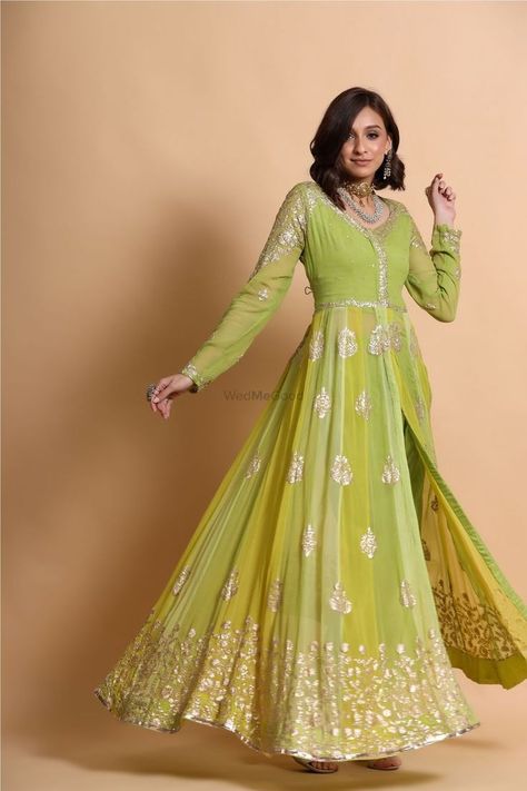 Anarkali Suit Made By Saree, Indian Dresses To Wear To A Wedding As A Guest Anarkali Suits, Sabyasachi Anarkali Gowns, Heavy Anarkali Suits Wedding, Chiffon Anarkali Dress, Anarkali Suits Designer Latest, Frock Suit Anarkali, Green Anarkali Dress, Latest Anarkali Suits