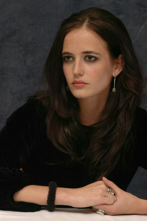 Walburga Black, Portrait Photoshoot, Eva Green, French Actress, Soju, 인물 사진, Woman Crush, Brown Hair, Beauty Women