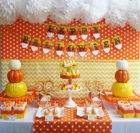 Here is an adorable Candy Corn Party styled by And Everything Sweet using Mimi's Dollhouse Candy Corn Party Printables. Candy Corn Desserts, Halloween Party Candy, Kids Halloween Food, Pumpkin Candy Corn, Halloween Baby Shower Theme, Candy Corn Halloween, Halloween Baking, Spooky Treats, Halloween Candy Corn