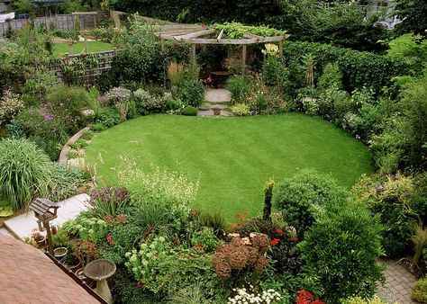 Circular Garden Design, Circular Lawn, Circular Garden, Lawn Design, Back Garden Design, Small Garden Ideas, Garden Design Layout, Backyard Garden Design, Small Garden Design