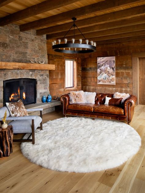 Cozy Cabin Living Room, Rustic Modern Cabin, Cabin Homes Interior, Modern Cabin Interior, Cabin Living Room, Chalet Interior, Cabin Interiors, Cabin Kitchens, Cabin Living