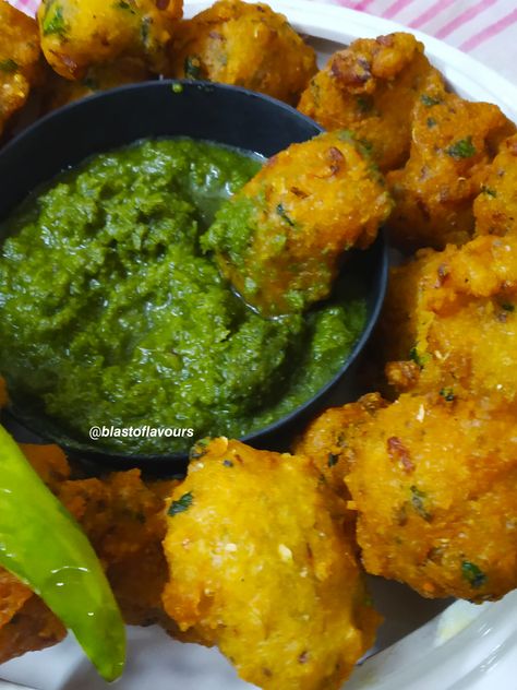 SUPER CRISP MOONG DAL VADA/AHMEDABADI MOONG DAL VADA | Blast Of Flavours Moong Dal Vada Recipe, Mug Dal Recipe, Dalwada Recipe, Moong Dal Pakora, Dal Vada Recipe, Picky Bits, Sindhi Food, Veg Appetizers, Pakoda Recipe