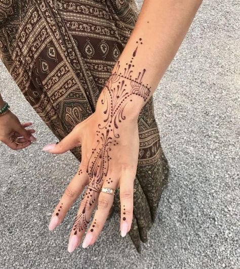 Hanna Tattoo Hand, Hanna Tattoo, Cool Henna, Henne Tattoo, Cute Henna Designs, Cute Henna Tattoos, Henna Style Tattoos, Jagua Henna, Henna Inspo