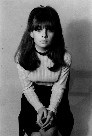 HeroInSight Modernist Fashion, Chrissie Shrimpton, 60s Models, Vintage Celebrities, Famous Sisters, Rock And Roll Girl, 2018 Hair, 60s Look, Jean Shrimpton