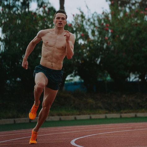 Karsten Warholm on Instagram: "Indoor-season loading⏳ 📸 @havard_andre / @daniellaskinnes" Track And Field Athlete Male, Male Runner, Partner Tattoos, Track Runners, Distance Runner, Track And Field Athlete, Gesture Drawing, January 20, Twin Brothers