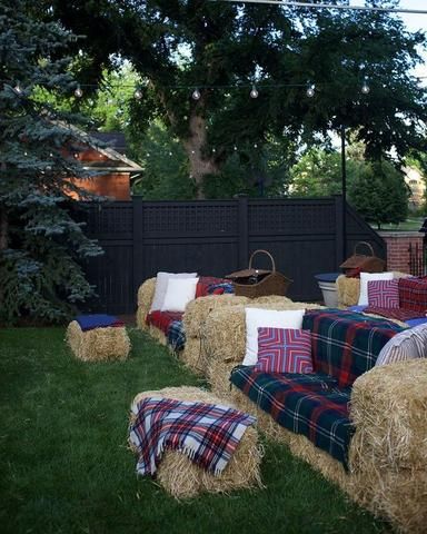 5 fun social distanced seating ideas for your backyard movie party - My Party Hero Outdoor Summer Party Decorations, Fall Bonfire Party, Outdoor Summer Party, Bonfire Birthday, Thanksgiving Decorations Outdoor, Backyard Movie Party, Party Decorations Ideas, Fall Bonfire, Halloween Outdoor Decoration