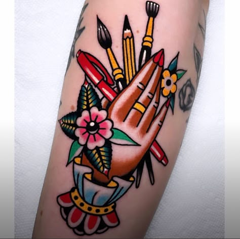 Artist Hand Tattoo, Paintbrush Tattoo Design, Traditional Paint Pallet Tattoo, Traditional Teacher Tattoo, Tattoos For Cosmetologist, Tattoo Ideas Female American Traditional, Paint Pallet Tattoo, Traditional Tattoo Painting, Nail Polish Tattoo