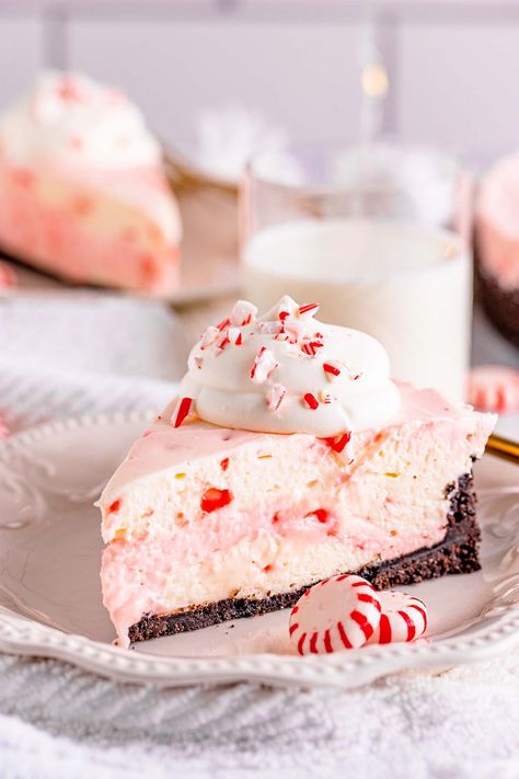 No-Bake Peppermint Cheesecake No Bake Peppermint Cheesecake, Fun Cheesecake, Graham Cookies, Peppermint Recipes, Peppermint Cake, Peppermint Cheesecake, Dessert Places, Holiday Dessert Recipes, Best Cheesecake